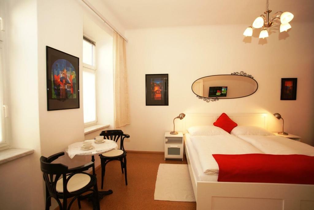 Freundliches Mit Innenhof-garten Appartement *