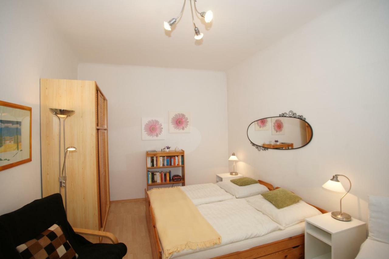 Freundliches Mit Innenhof-garten Appartement *
