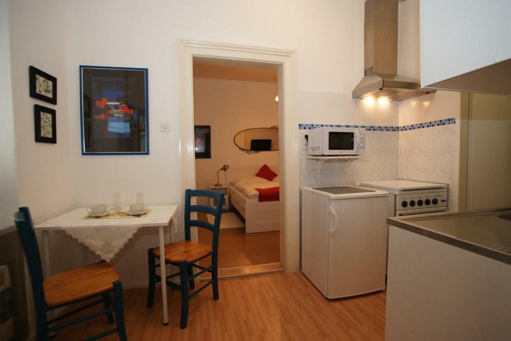 Appartement Freundliches Mit Innenhof-garten *