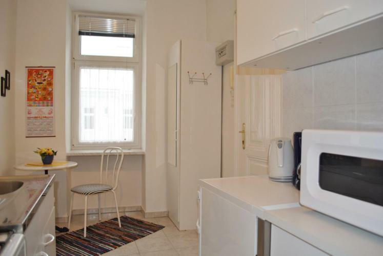 Freundliches Mit Innenhof-garten Appartement Vienne